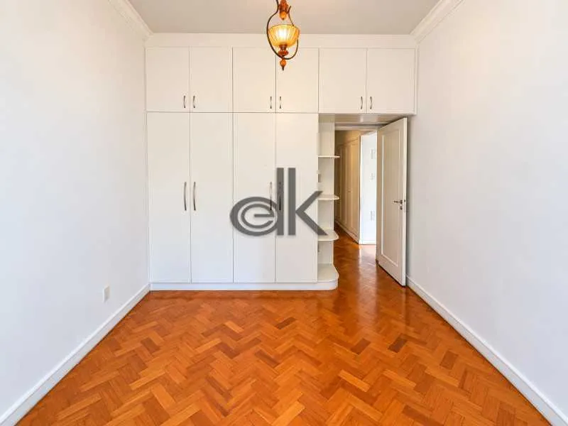3-bedroom apartment with a bathtub in Rio de Janeiro