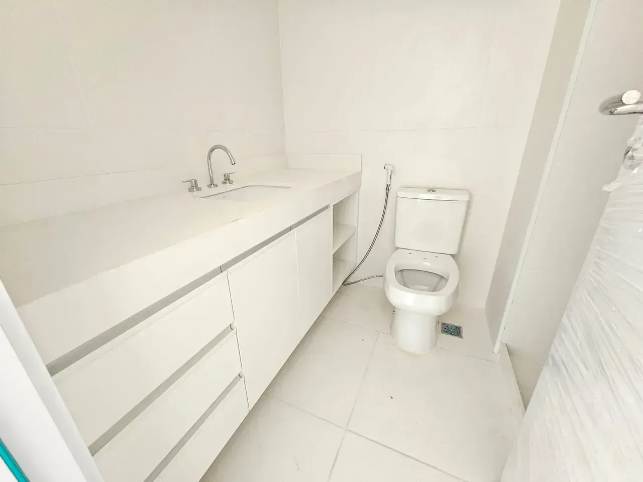 Apartment with open-plan kitchen and 4 bedrooms — photo 20