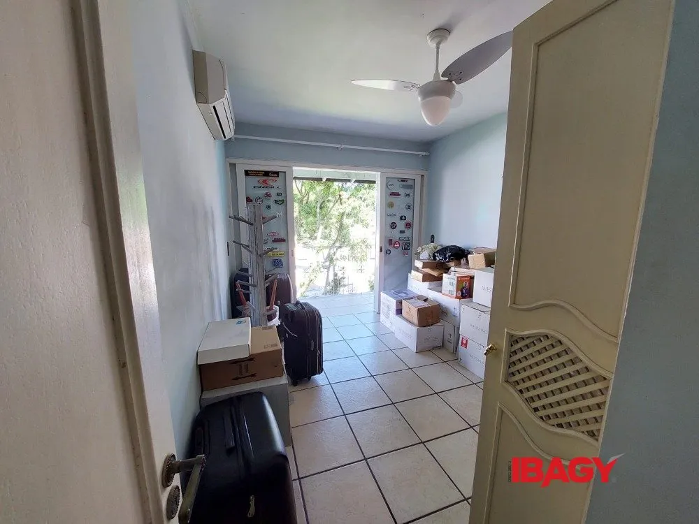 Casa amueblada con 4 dormitorios y 950 m² — photo 26