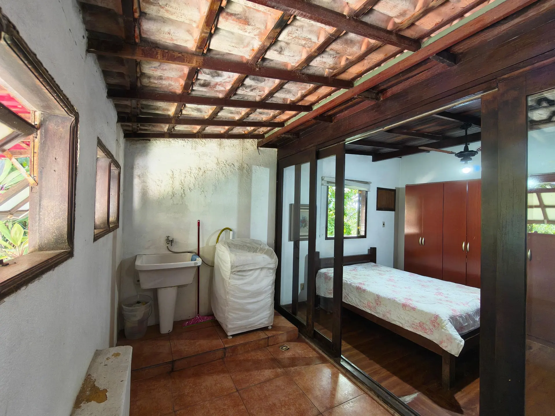 Furnished house with 3 bedrooms and enclosed balcony — photo 35