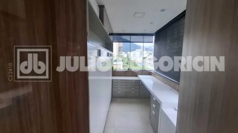 4-bedroom apartment with floor-to-ceiling windows — photo 34