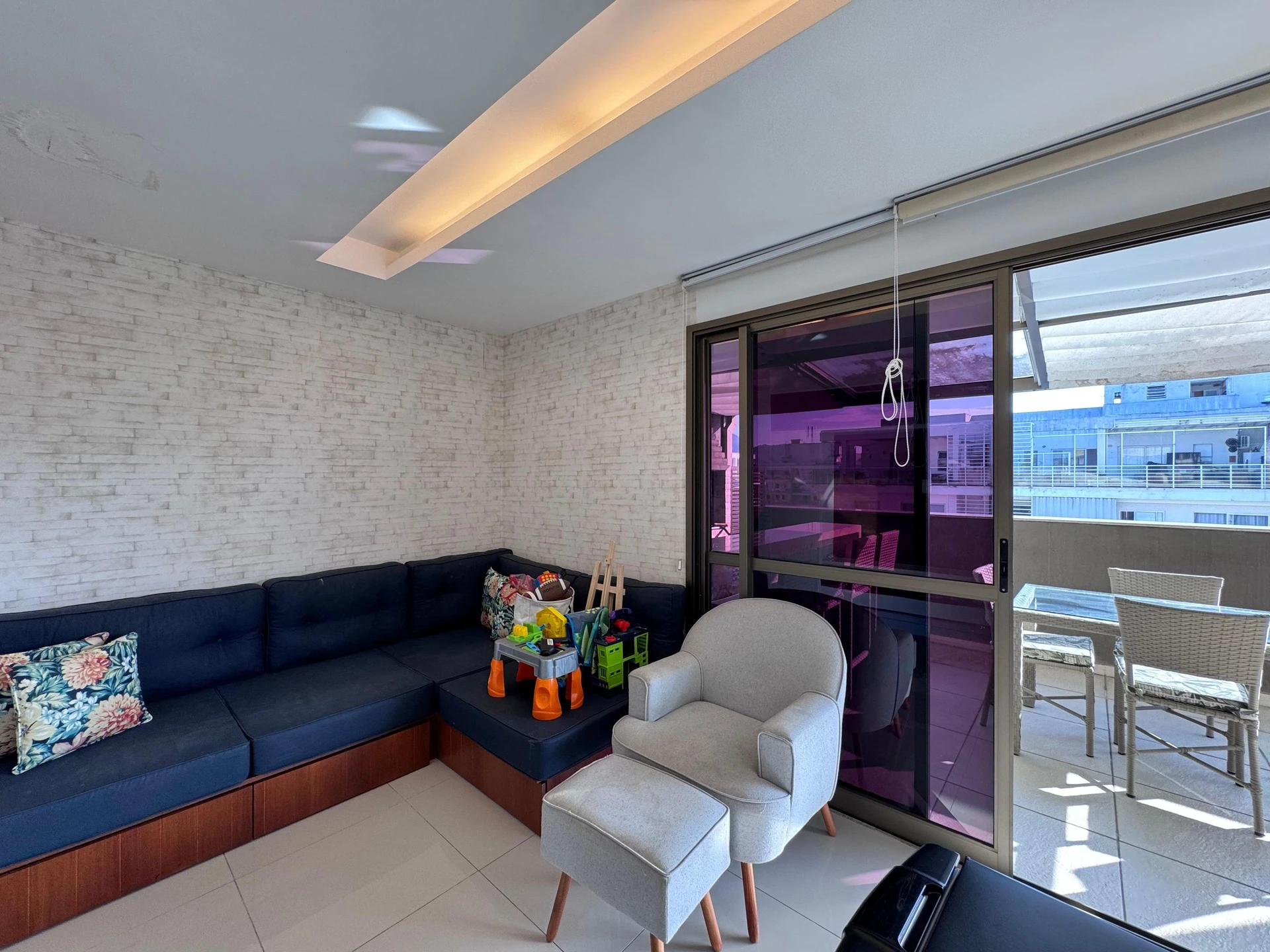 4-bedroom apartment with a glass-enclosed balcony — photo 28