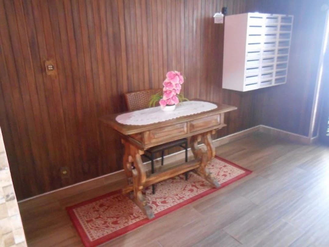 2-bedroom apartment with wood or laminate floors — photo 17