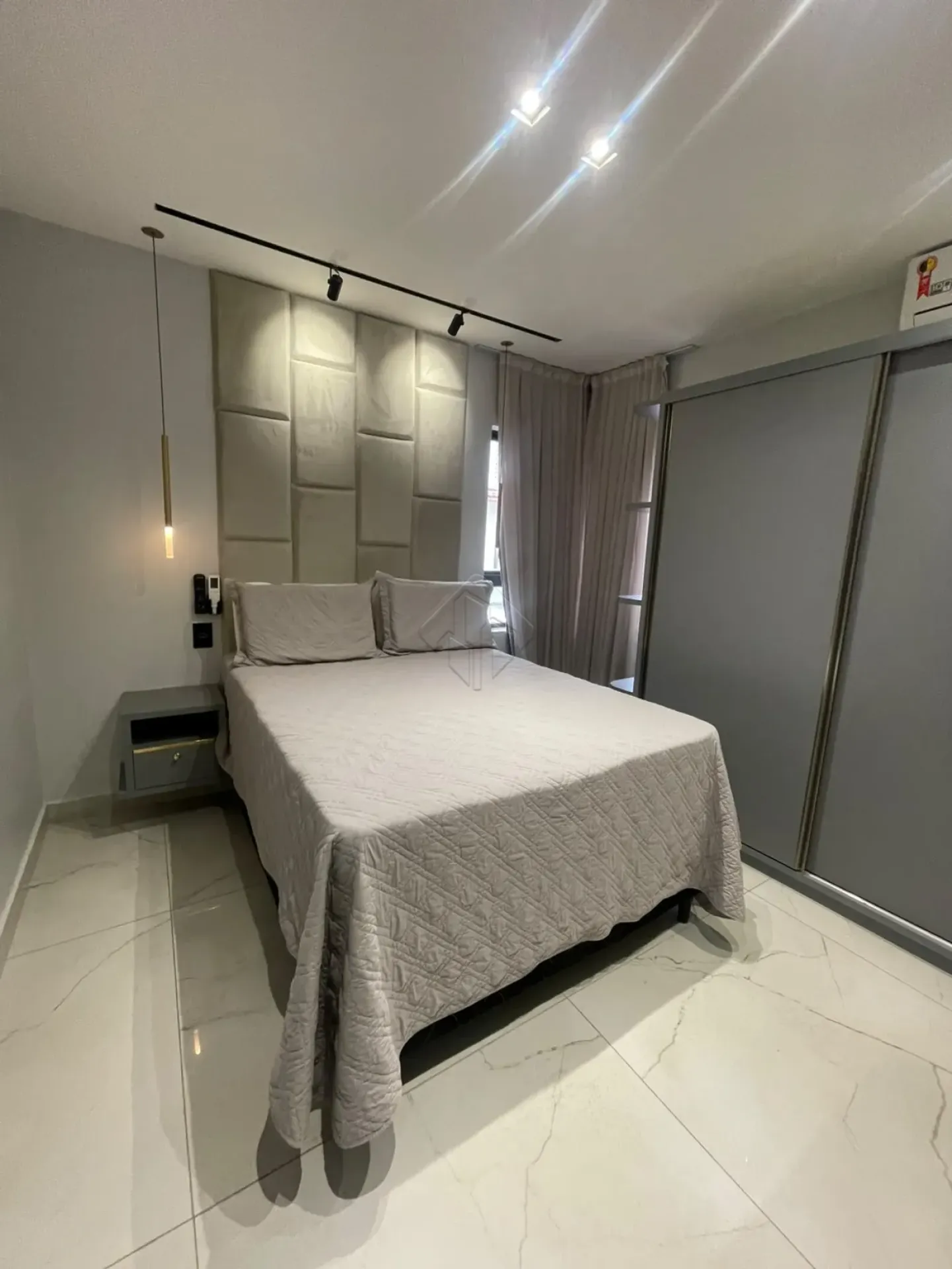 Furnished apartment, 123 m², with floor-to-ceiling windows — photo 33