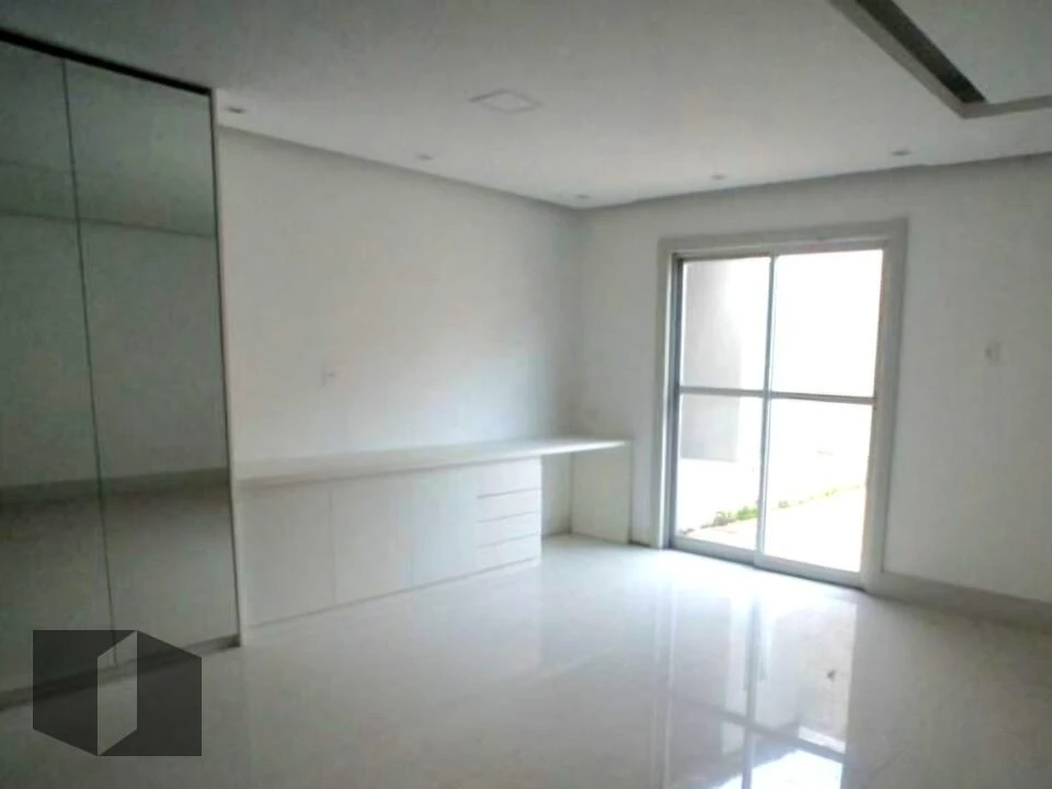 Balcony with a grill in a 4-bedroom house, 330 m² — photo 19