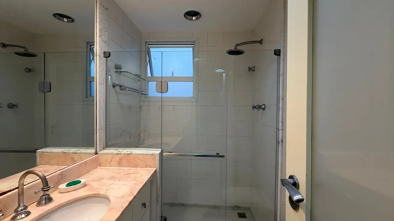 96 m² apartment with a walk-in closet and a home office — photo 15