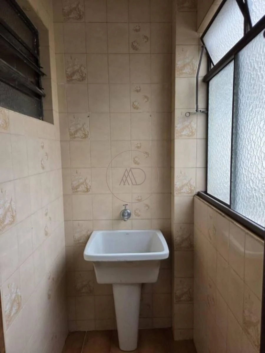 Wood or laminate floors in a one-bedroom apartment, 36 m² — photo 7