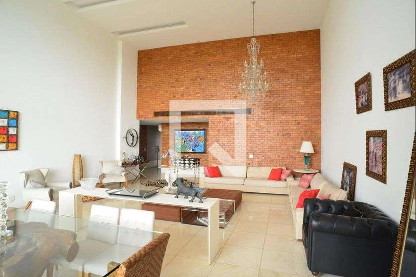 4-bedroom apartment with enclosed glass balcony — photo 10