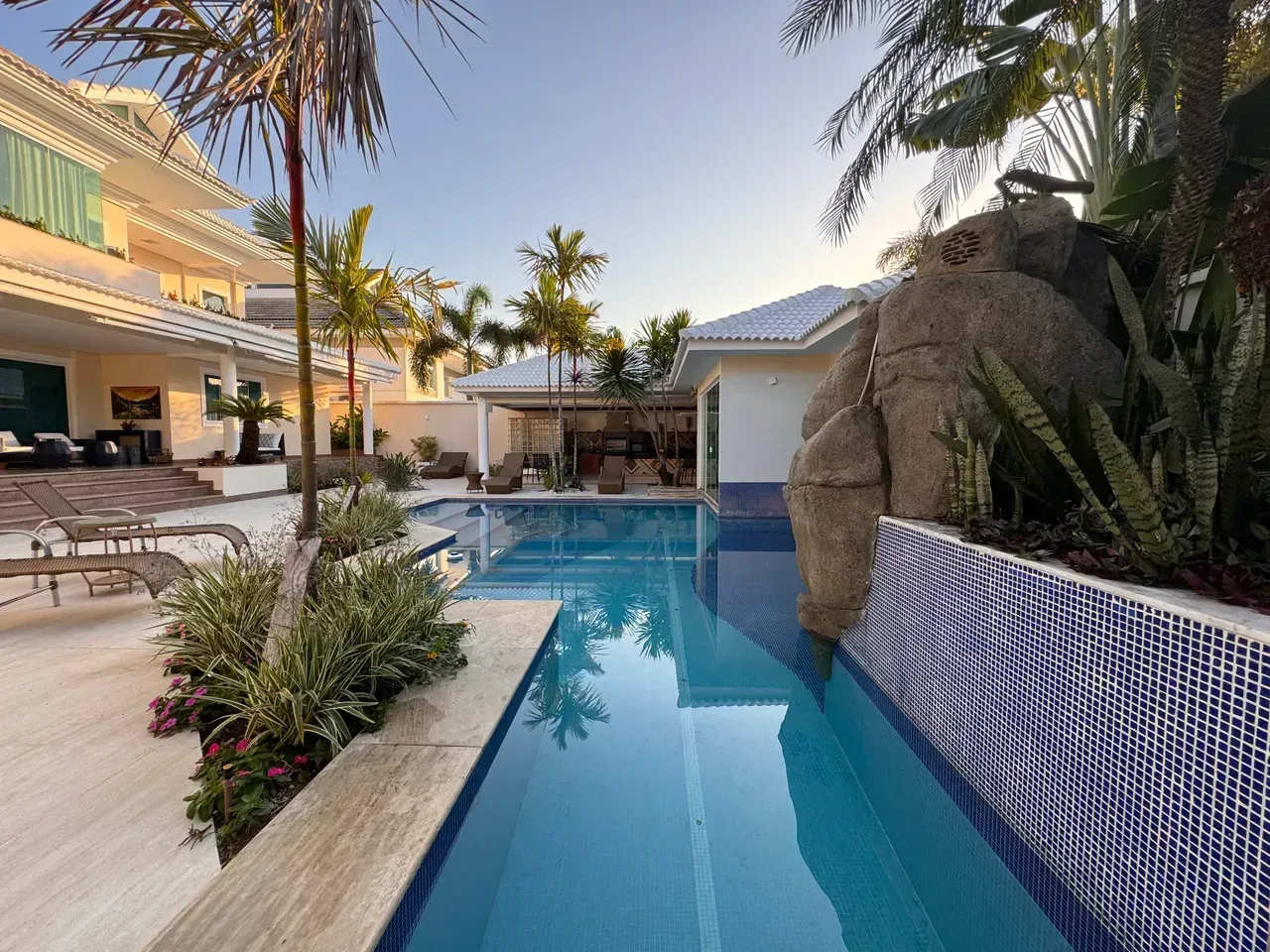Unfurnished house with 5 bedrooms and glass showers — photo 8
