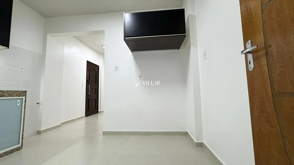 Wood or laminate floors in a 3-bedroom apartment, 80 m² — photo 16