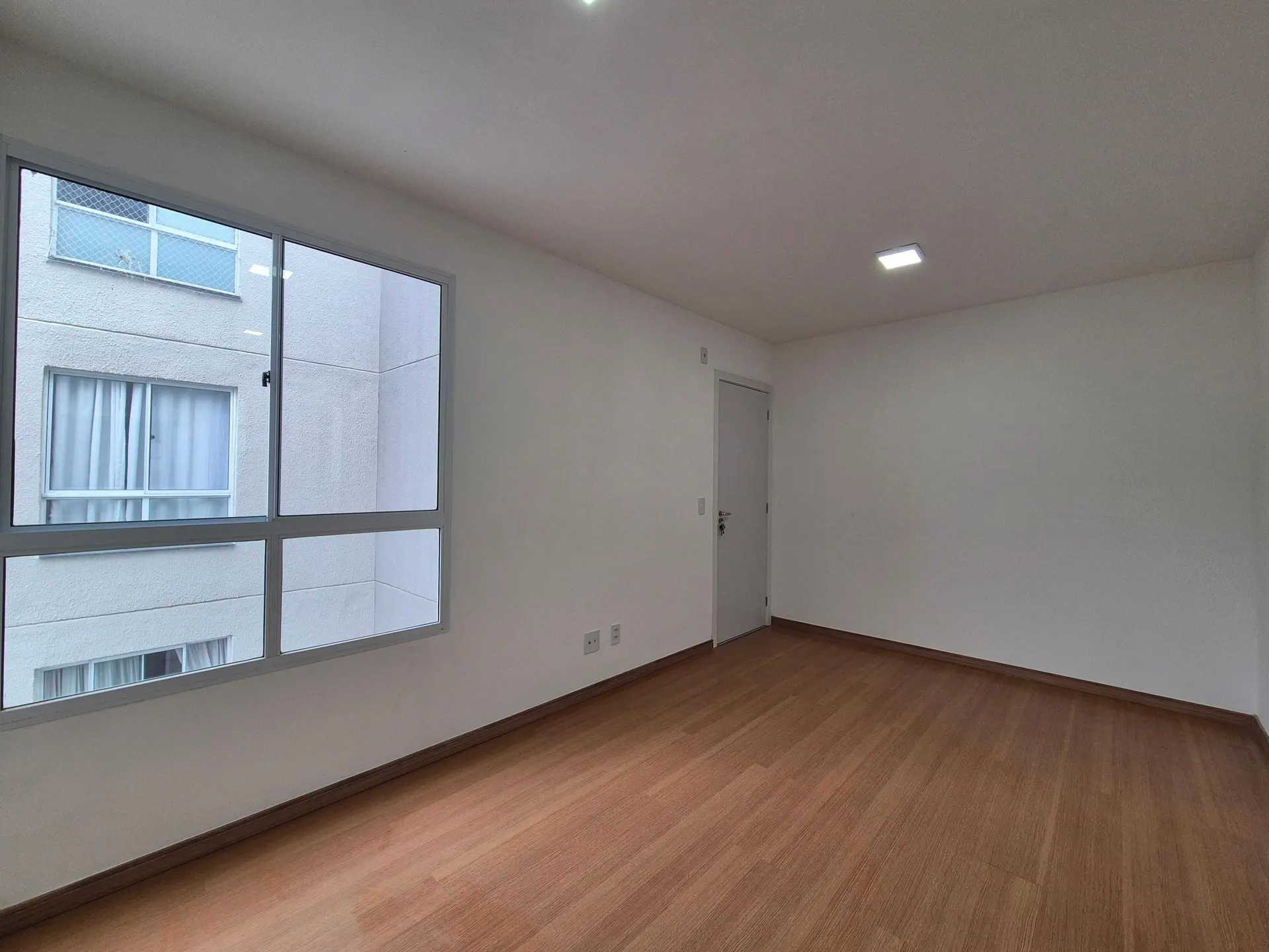 2-bedroom apartment with 1 en-suite and open-air pool — photo 9