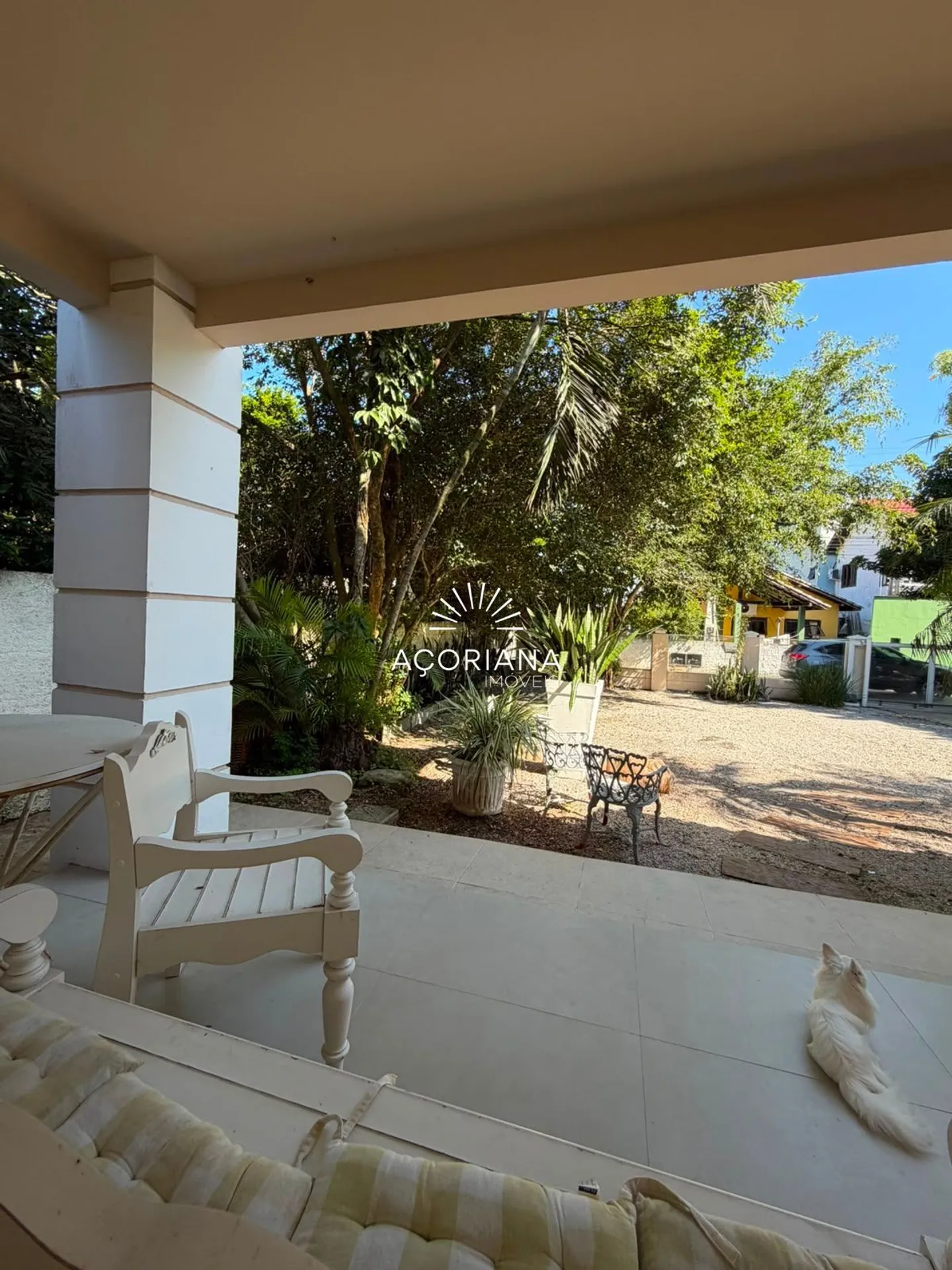 Furnished 600 m² house with 5 bedrooms and an integrated kitchen — photo 43