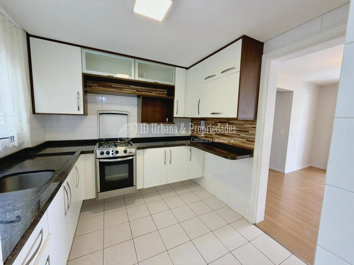 3-bedroom apartment in a building with a pool — photo 2