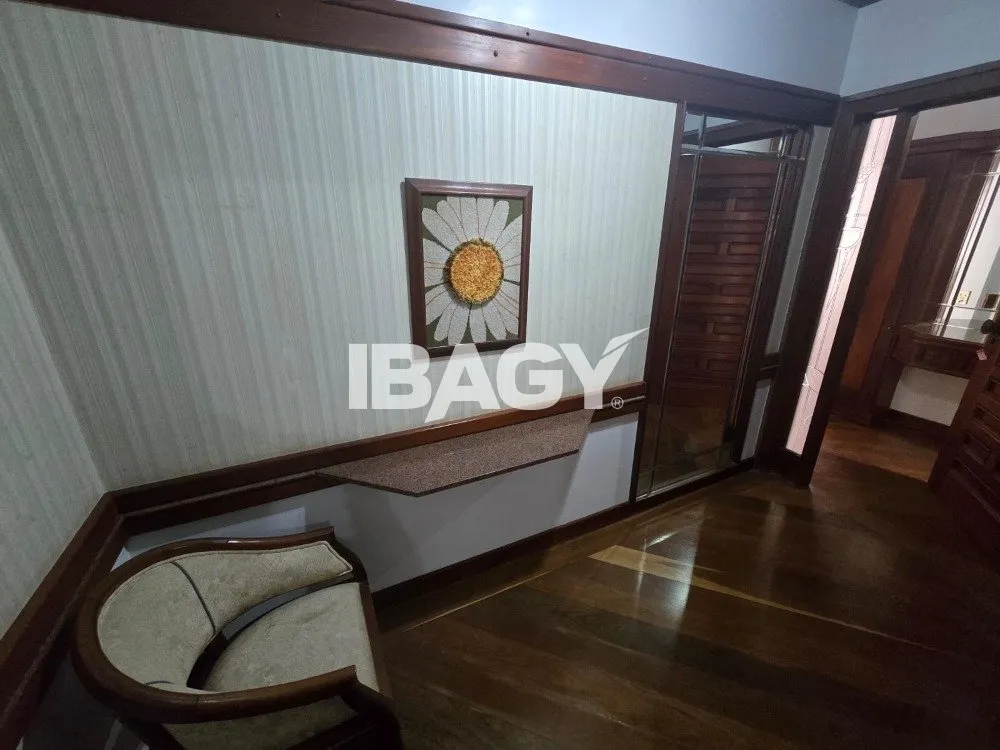 Furnished 512 m² apartment with a enclosed balcony — photo 31