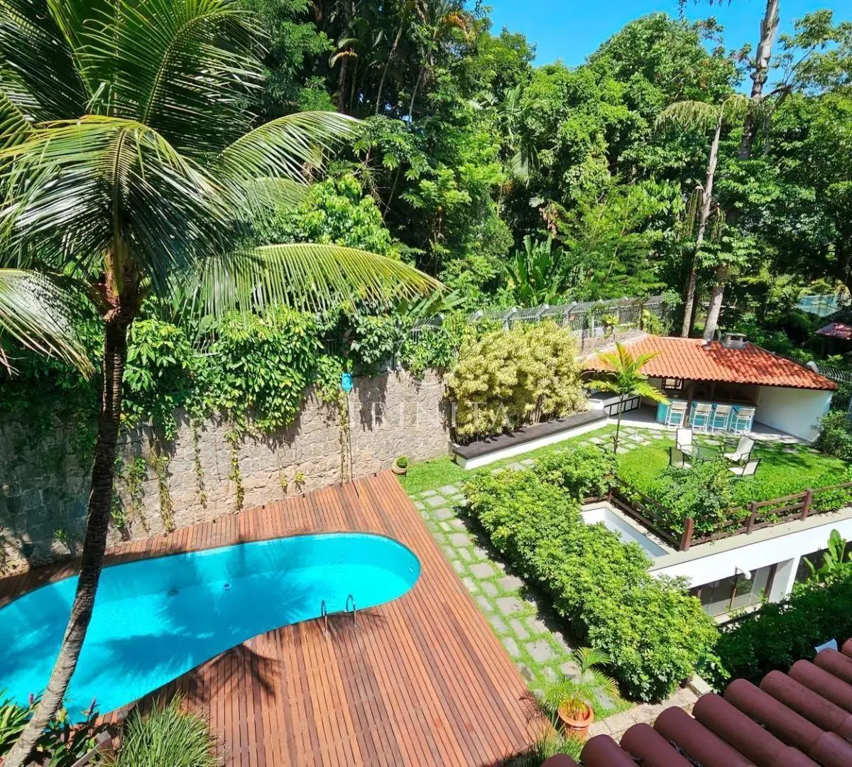5-bedroom house with a bathtub in Rio de Janeiro — photo 26