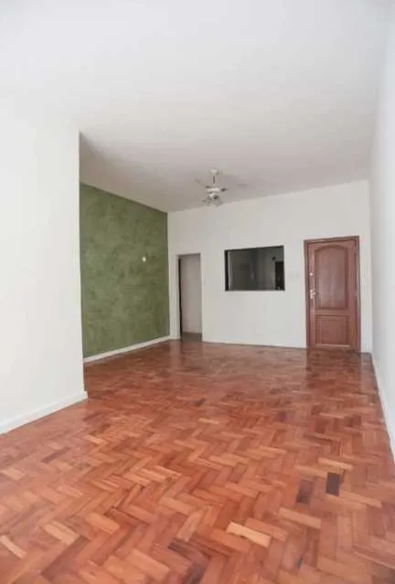 3-bedroom apartment with closed kitchen and laundry area — photo 3