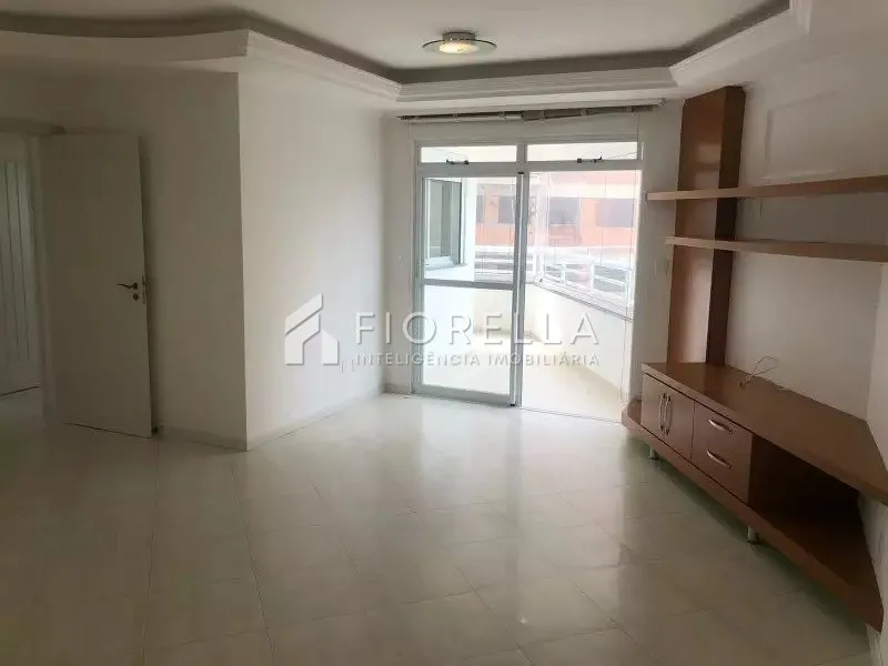 3-bedroom apartment with a glass-enclosed balcony — photo 6