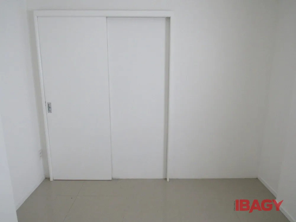 Unfurnished 1-bedroom apartment with 54 m² — photo 4