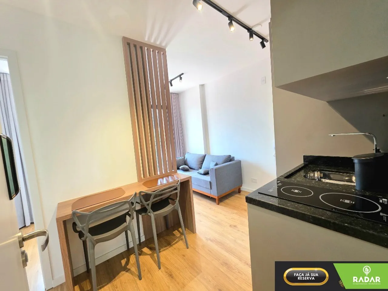 Furnished 2-bedroom apartment with open-plan kitchen — photo 4