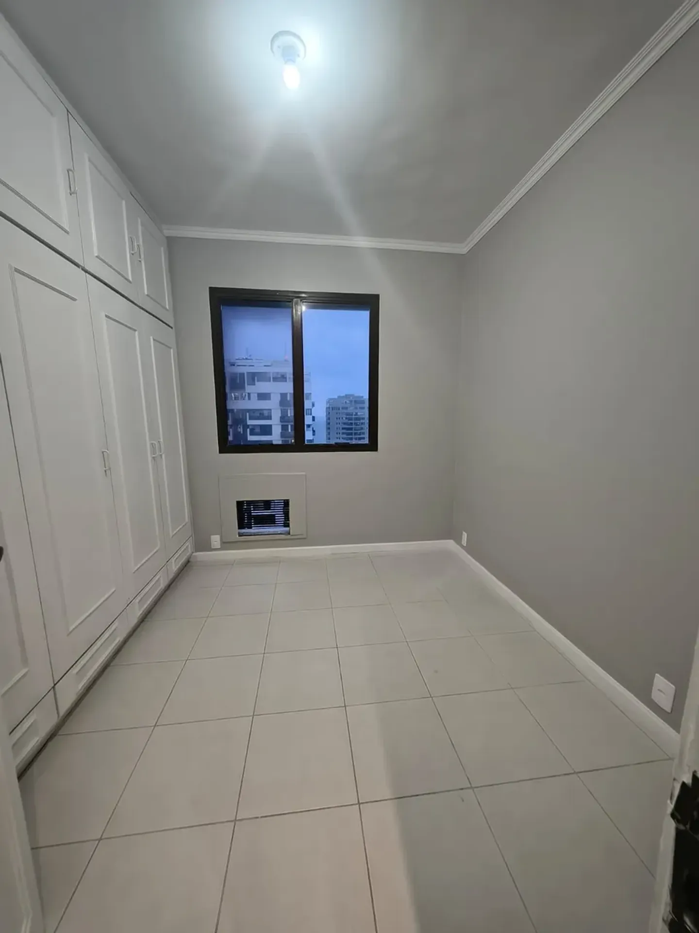 3-bedroom apartment with 3 bathrooms and glass balcony — photo 29
