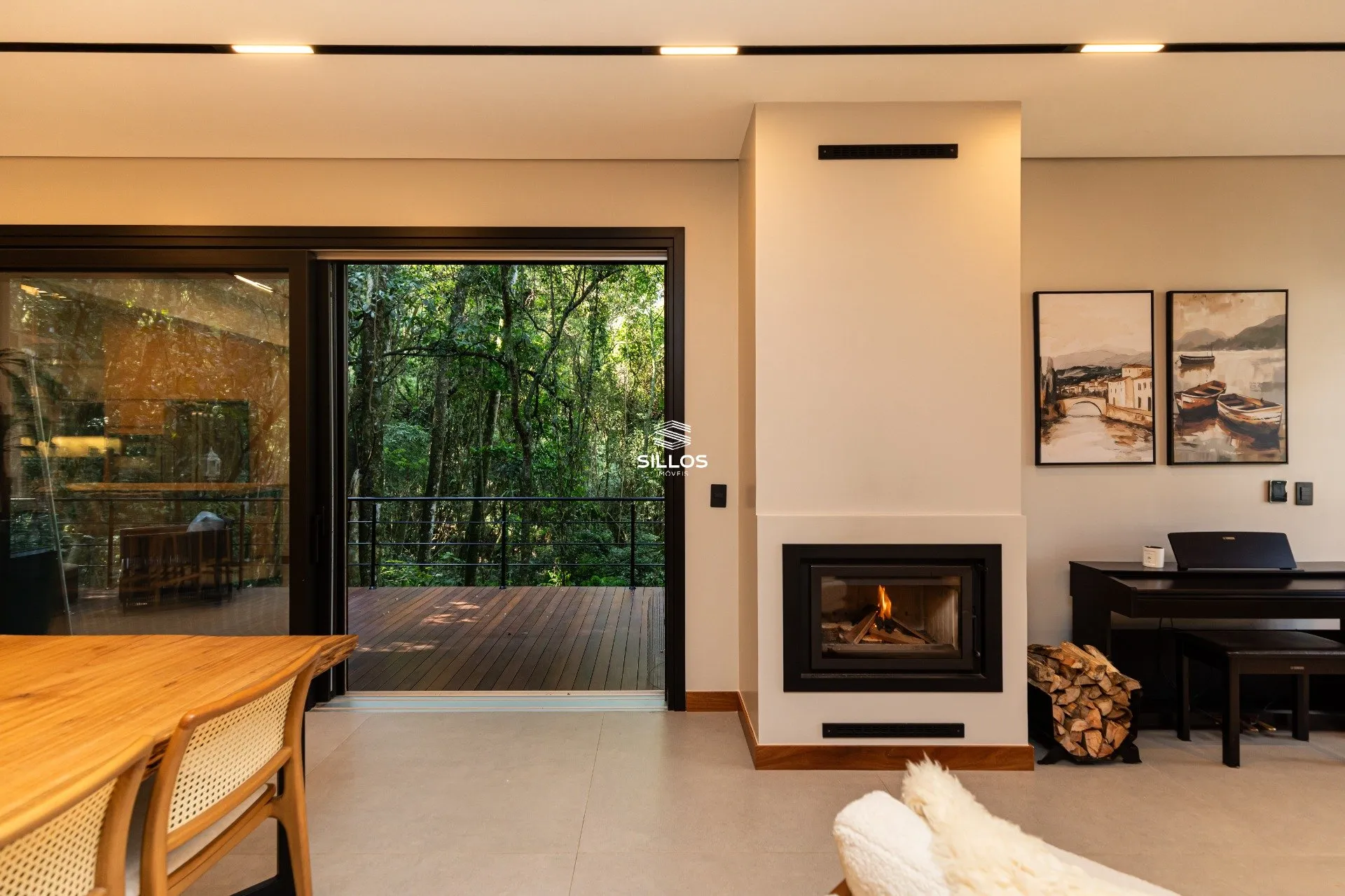 Condominium house with 5 bedrooms and 4 en-suites with balcony — photo 4