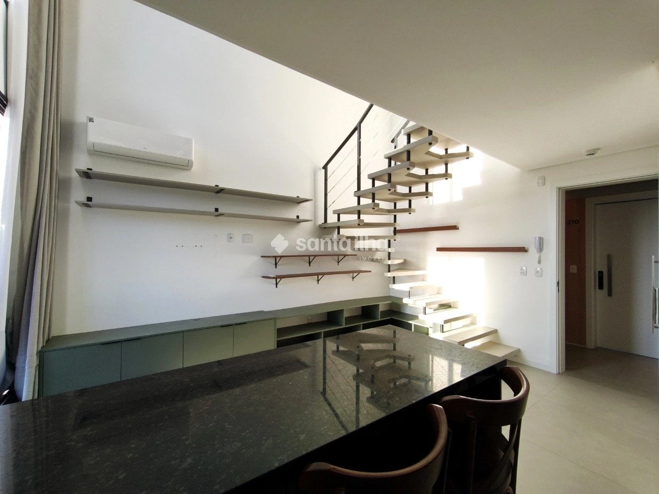 Furnished apartment, 39 m², with floor-to-ceiling windows — photo 2