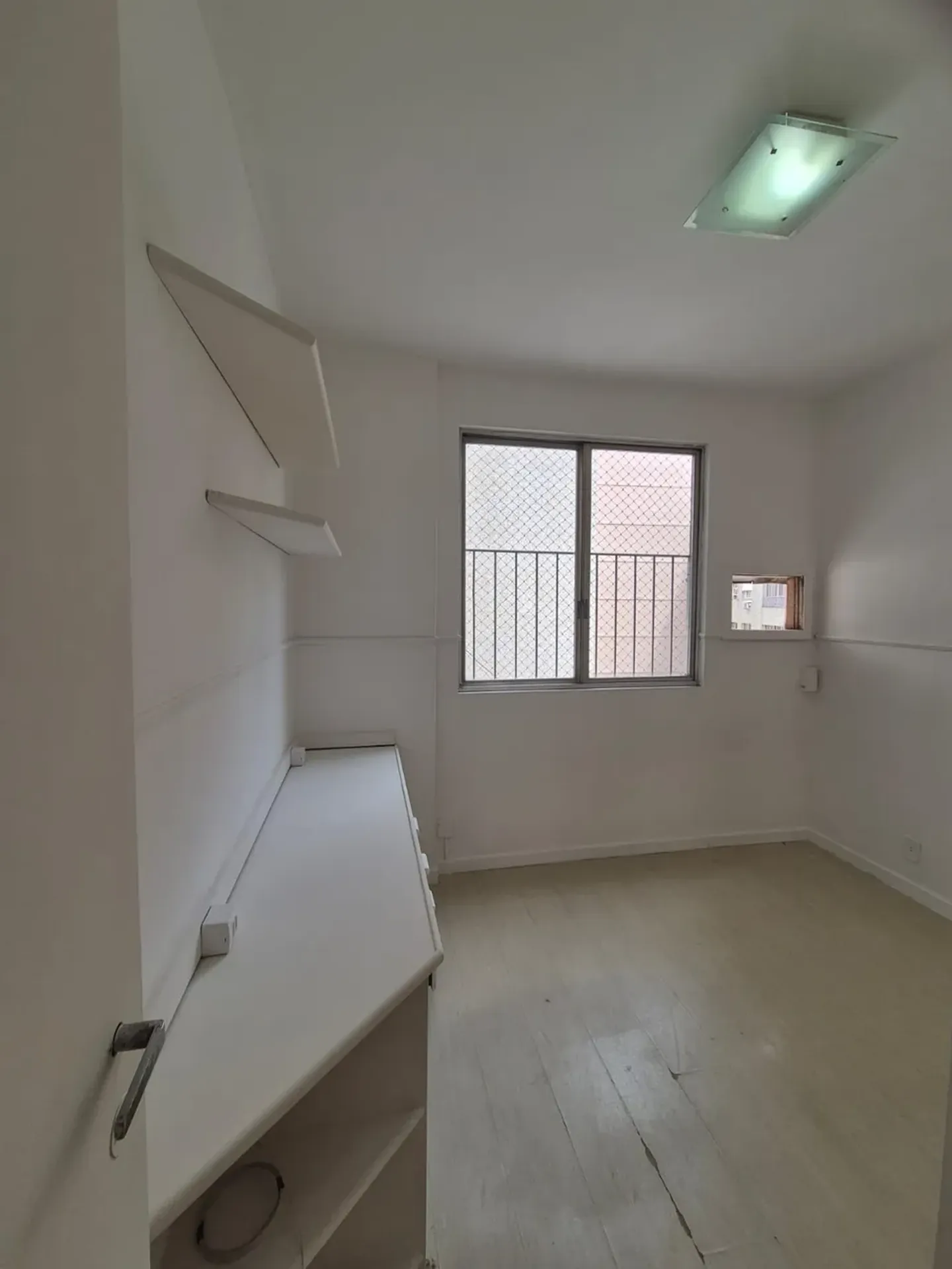 140 m² apartment with a bathtub and a home office — photo 4