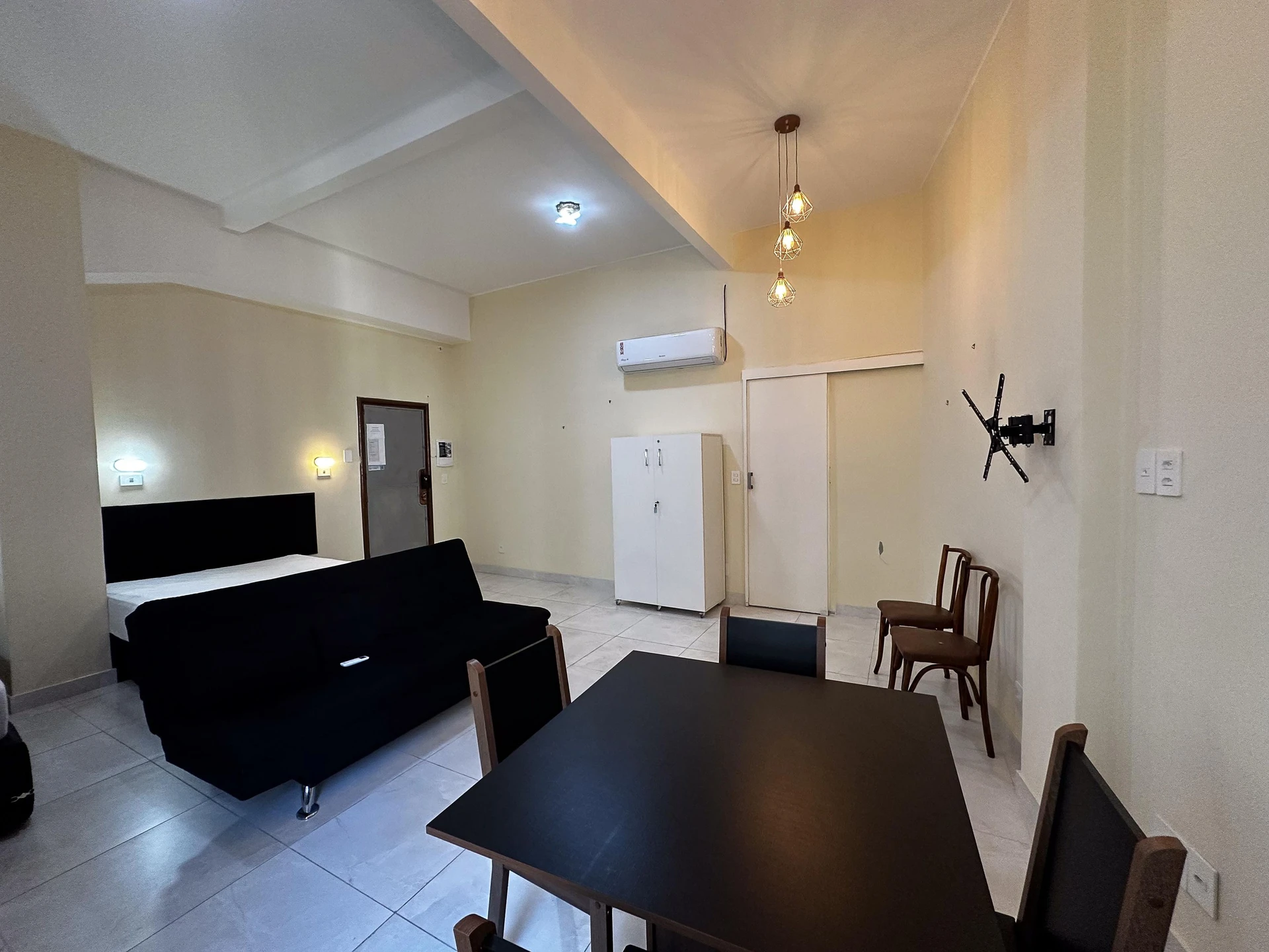 Furnished studio with 1 bedroom and 1 bathroom, no parking — photo 15
