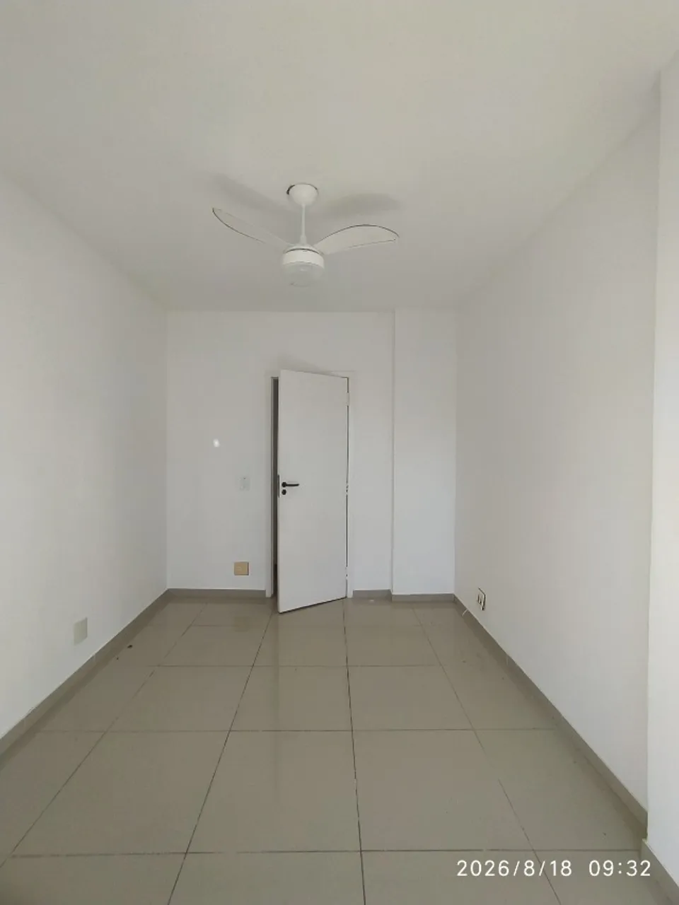 2-bedroom apartment with 2 bathrooms and a balcony — photo 4