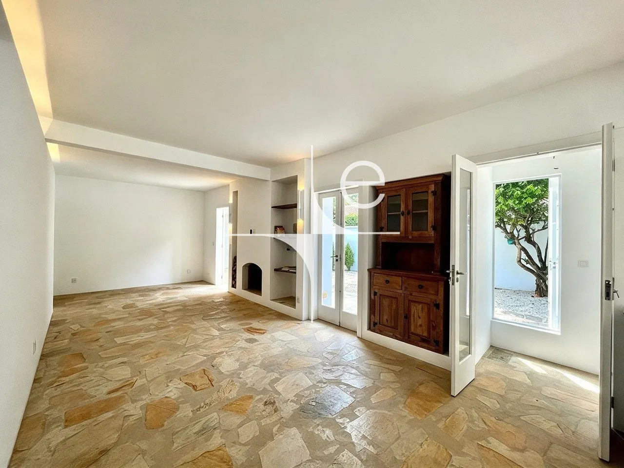Water view in a 3-bedroom house, 220 m² — photo 20
