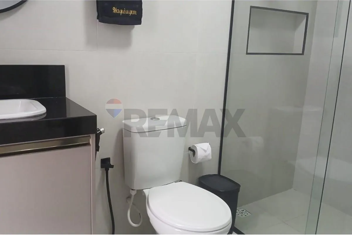 One-bedroom apartment in a building with a pool — photo 22