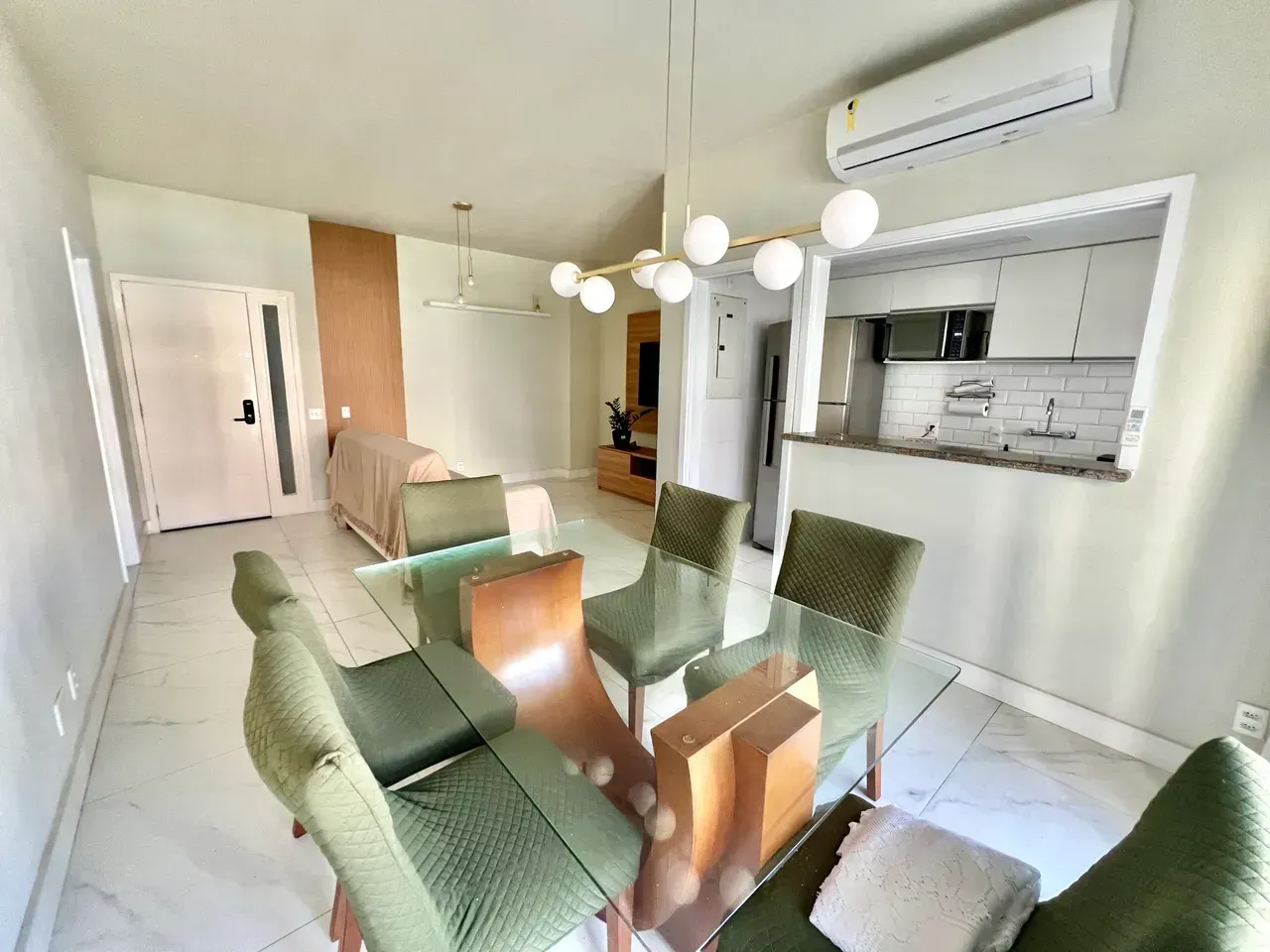 Furnished 1-bedroom apartment with building pool — photo 6