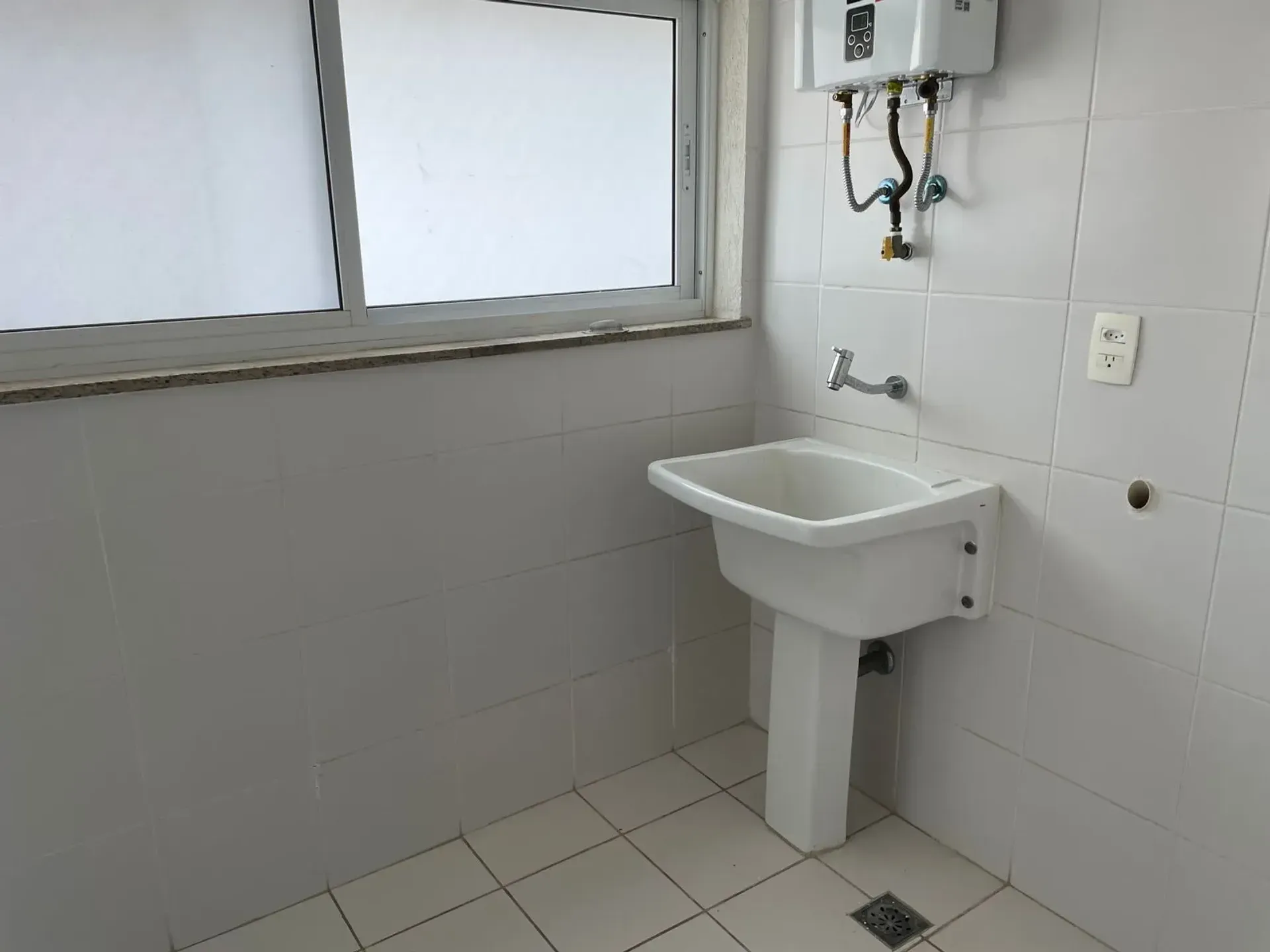 4-bedroom apartment in a building with a sauna — photo 48