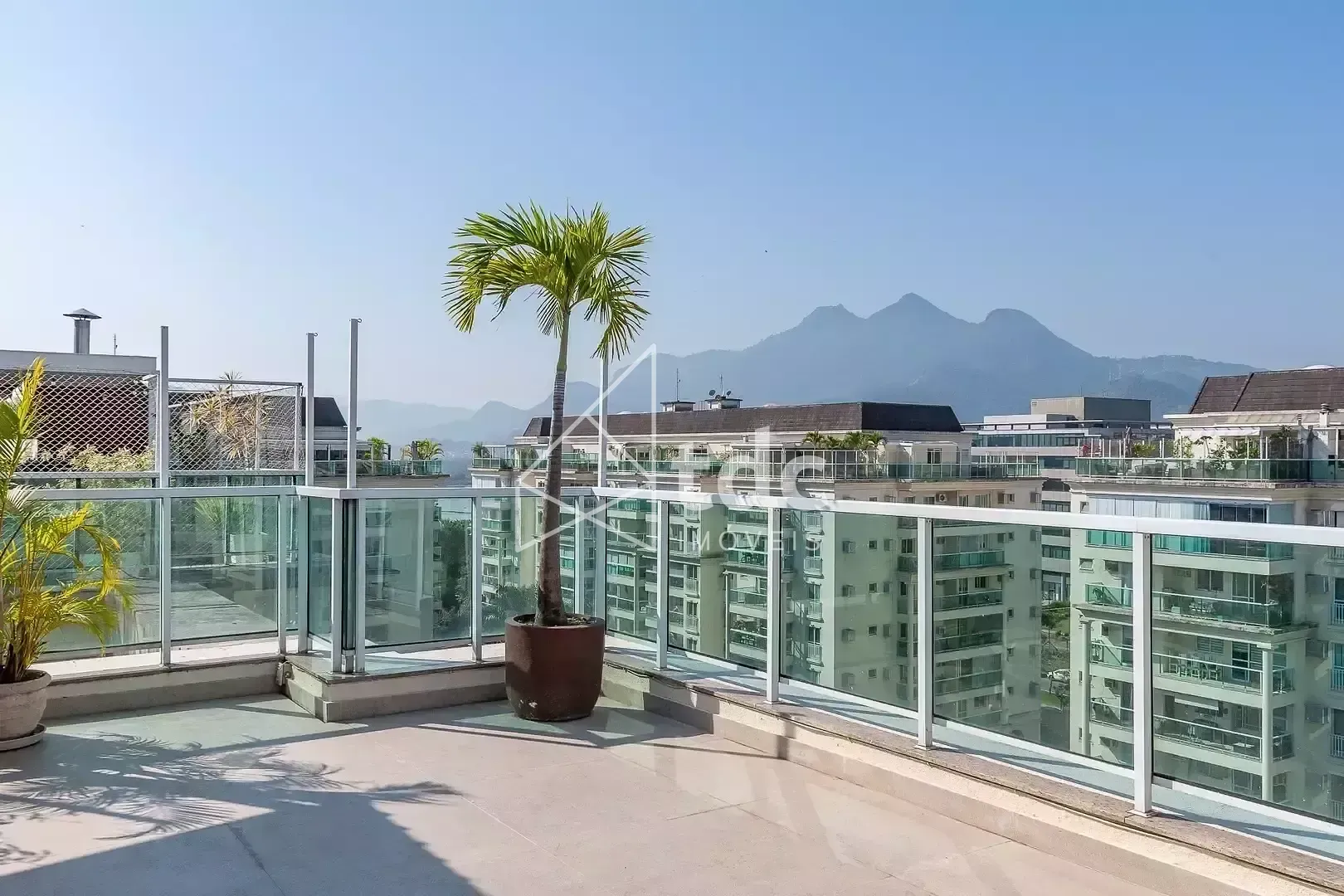 3-bedroom apartment with a mountain view — photo 12