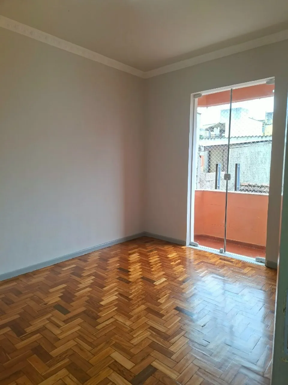 Wood or laminate floors in a 2-bedroom apartment, 120 m² — photo 11
