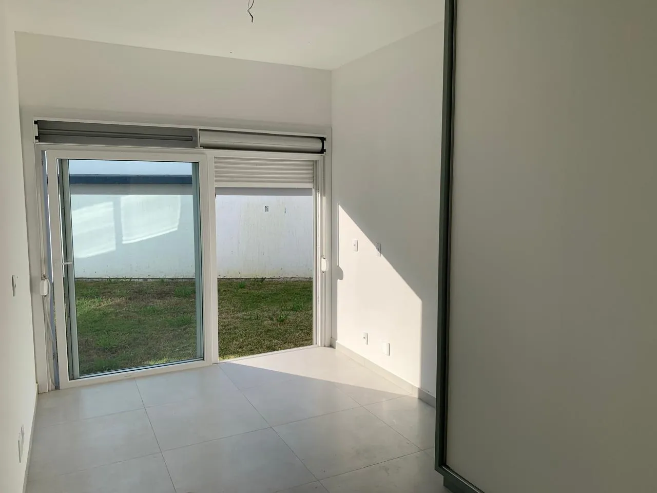 House with 3 bedrooms and an open-plan kitchen — photo 10