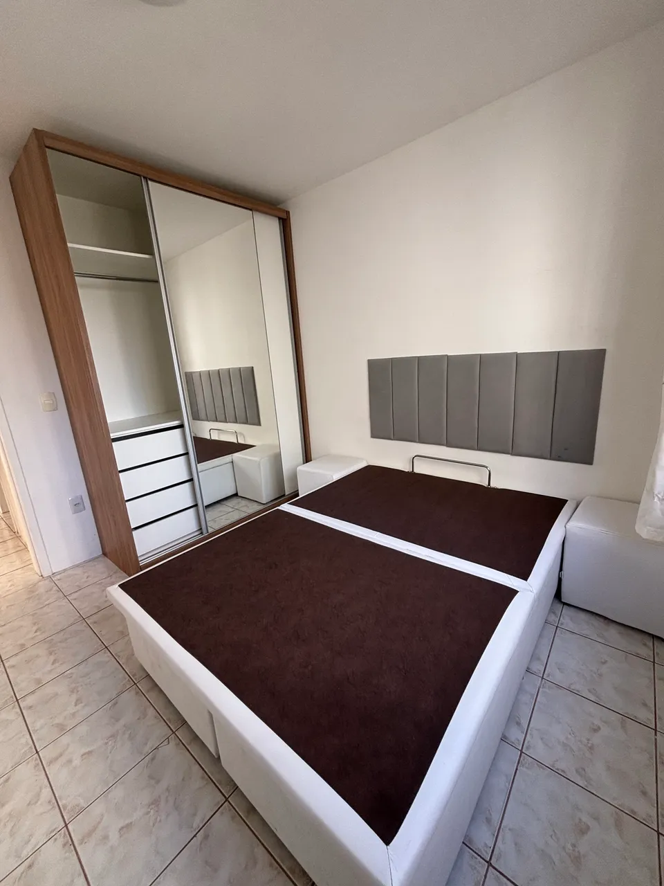 Unfurnished 2-bedroom apartment with separate kitchen