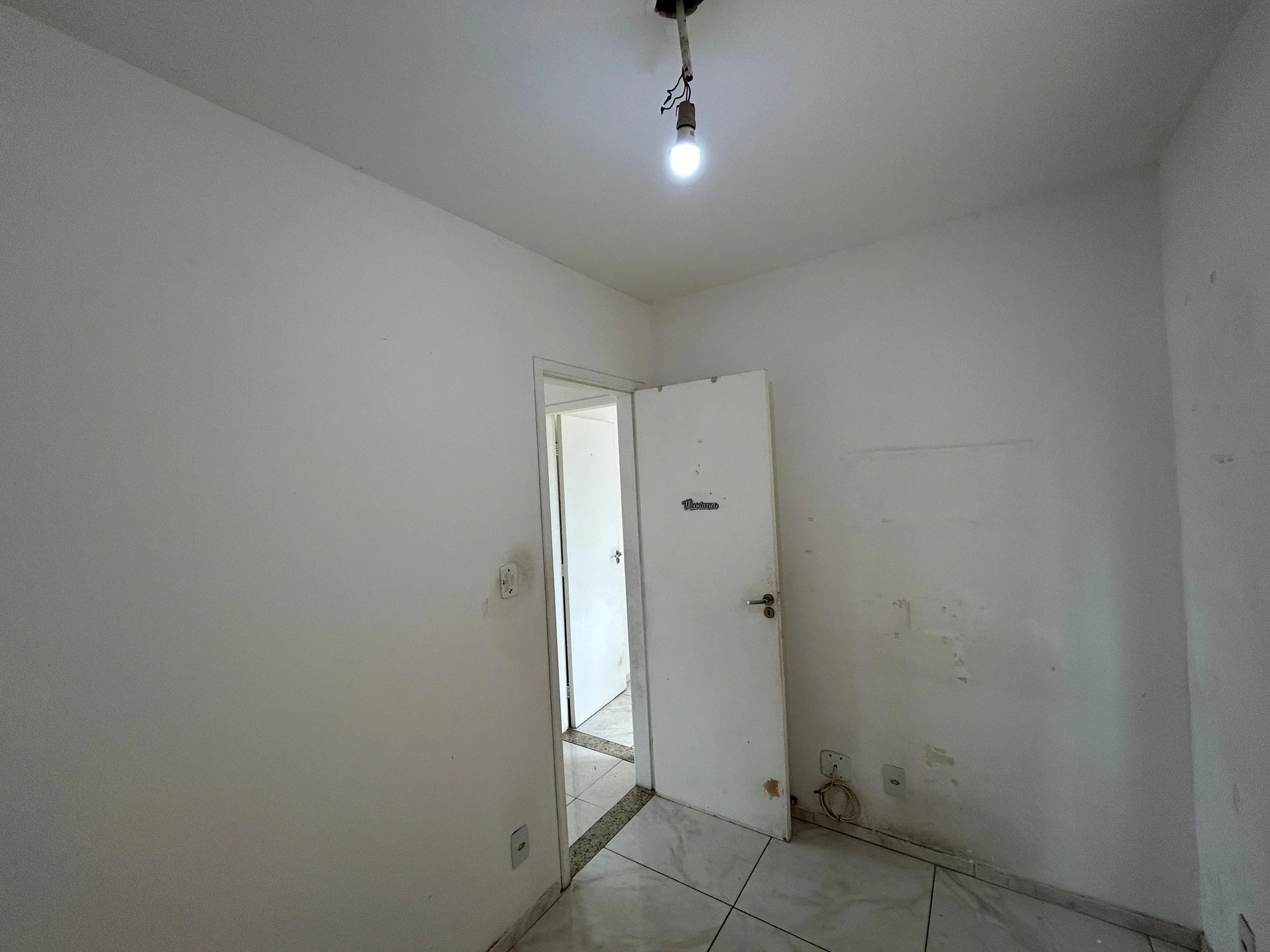 Balcony with a grill in a 3-bedroom apartment, 130 m² — photo 4