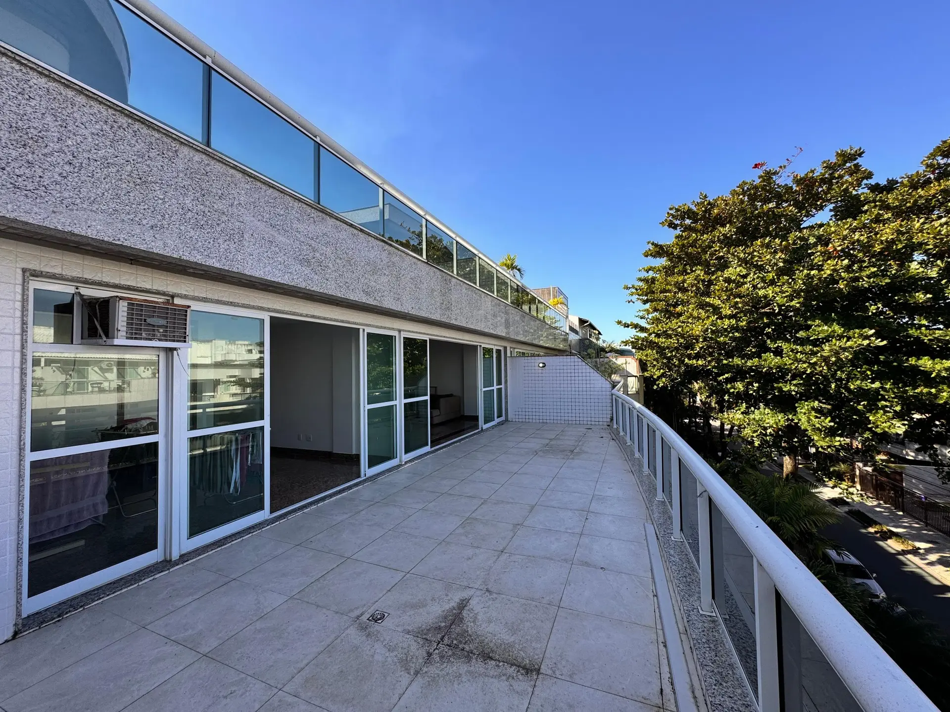 Apartamento, 233 m², com janelas do piso ao teto — photo 60