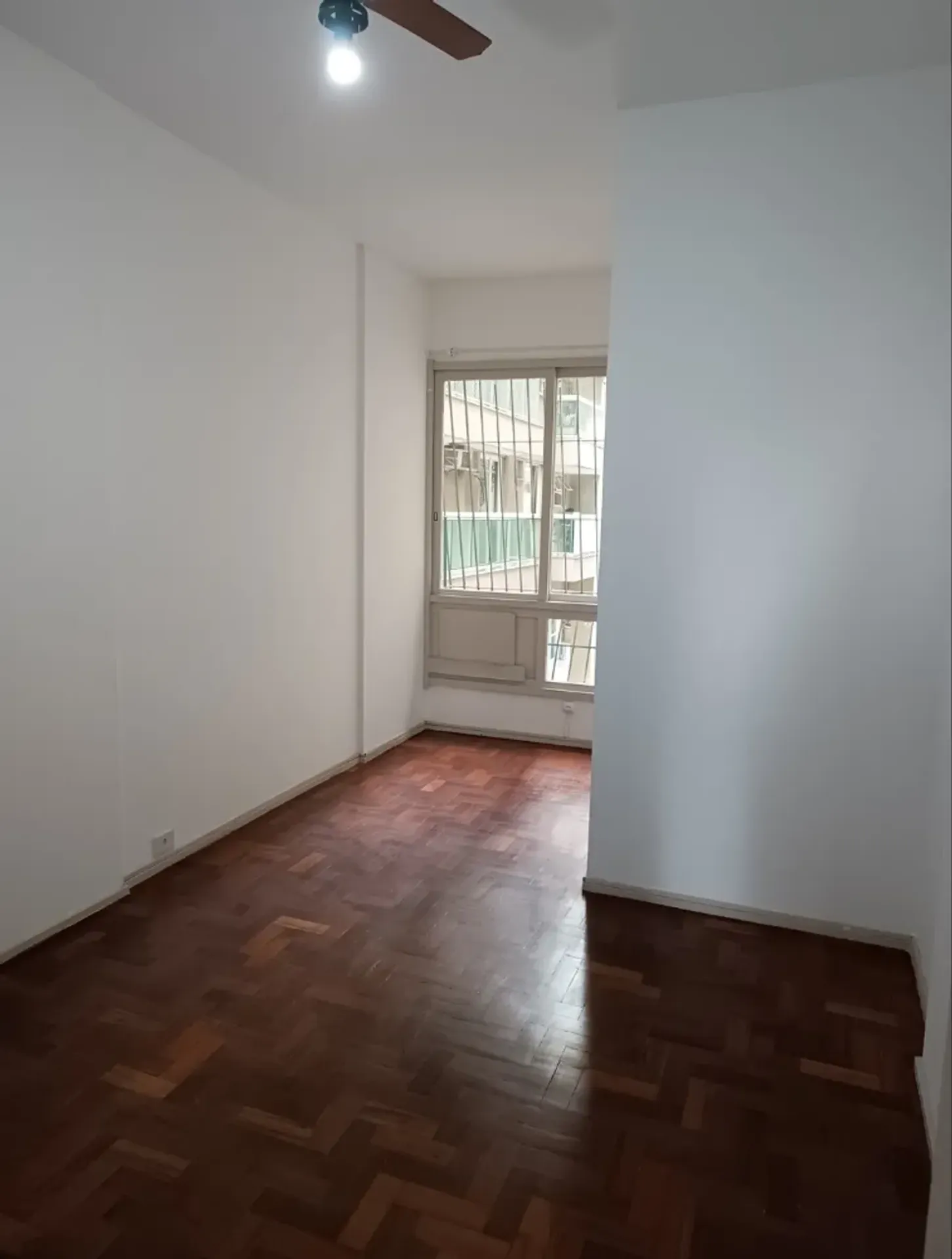 Wood or laminate floors in a 3-bedroom apartment, 97 m² — photo 13