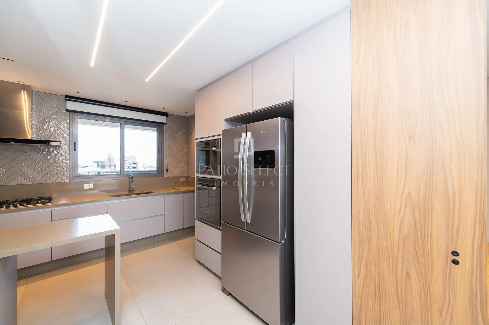 220 m² apartment with 3 en-suite bedrooms and 2 parking — photo 22