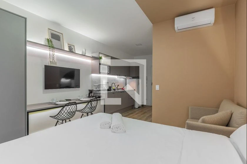 Furnished 1-bedroom apartment with open-plan kitchen — photo 9