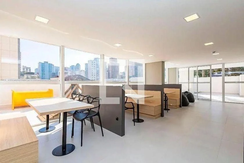 27 m² studio with a glass-enclosed balcony and a home office — photo 18