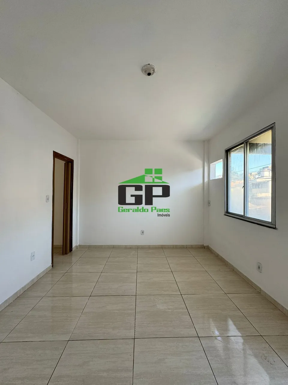 1-bedroom apartment with open-plan kitchen and balcony — photo 4