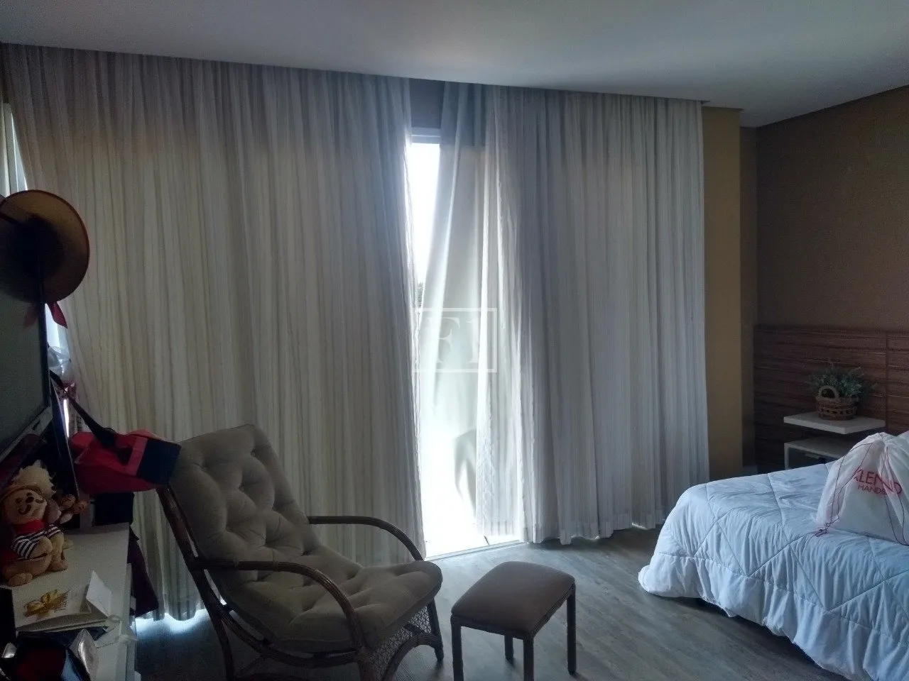 Furnished house, 450 m², with floor-to-ceiling windows — photo 45