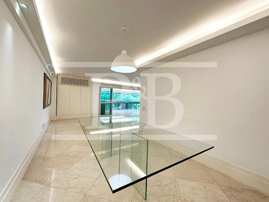 Apartamento com 2 quartos e varanda de vidro fechada — photo 10