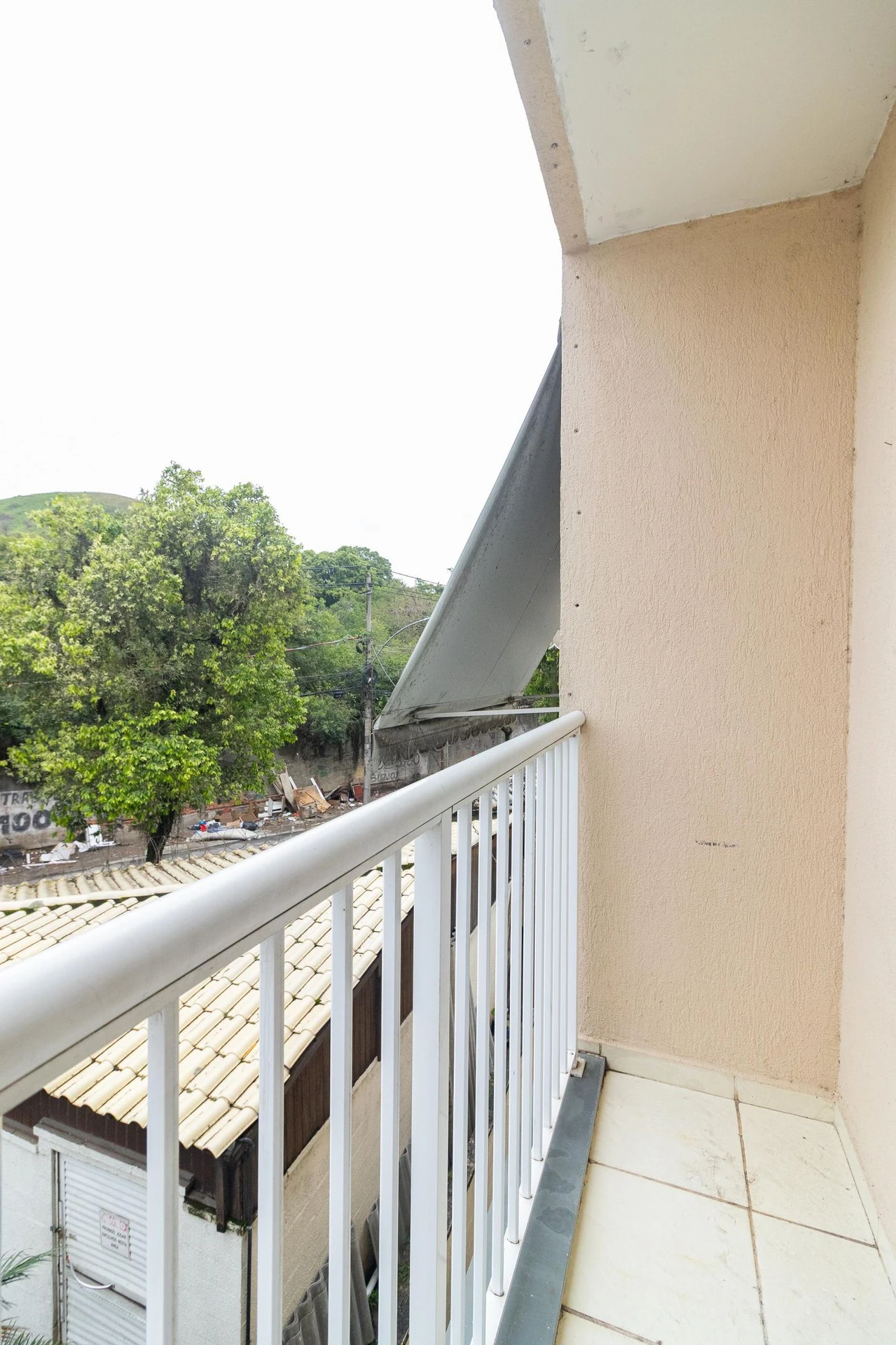 Furnished 2-bedroom apartment with balcony — photo 42