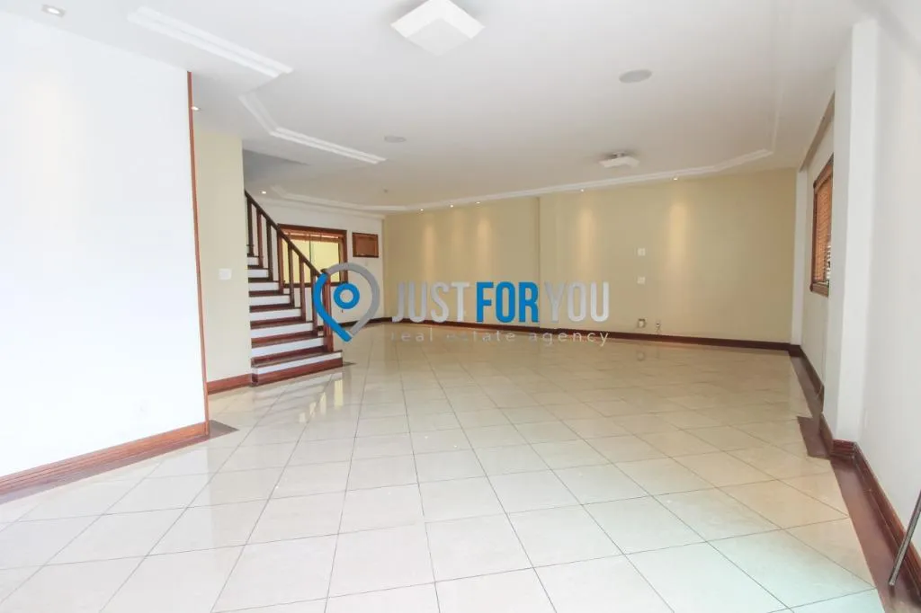 Casa, 350 m², com banheira
