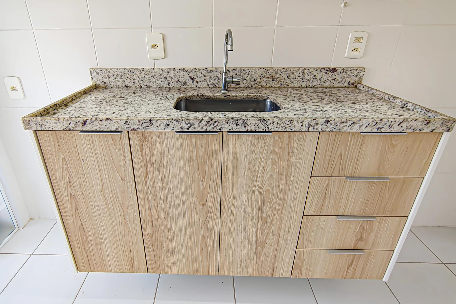 Unfurnished 2-bedroom apartment with en-suite bathrooms — photo 9