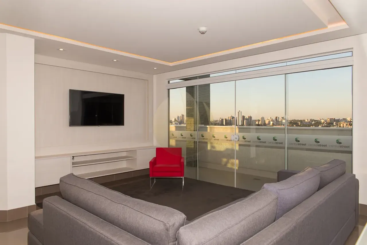Unfurnished 1-bedroom apartment with open-plan kitchen — photo 13